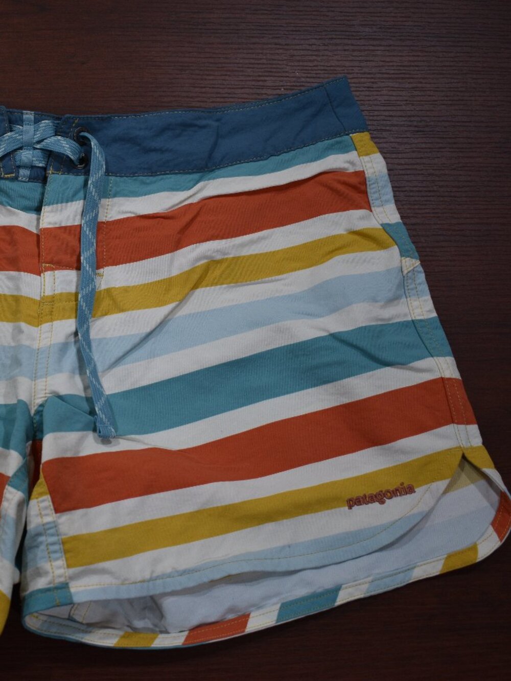 Patagonia Women’s Wavefarer Boardshorts 5” – Striped – Size 10 - Picture 2 of 5